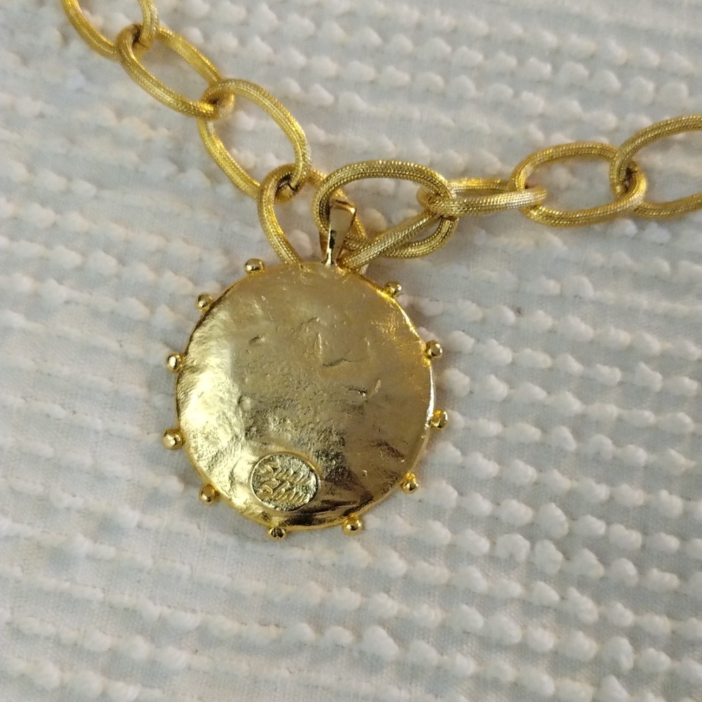 Susan Shaw Gold Bee Pendant Necklace - ONLY Wore Once - Picture 4 of 8